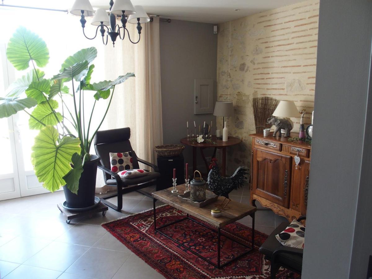 Bed and Breakfast Les Tamaris Castelnau-sur-Gupie Экстерьер фото